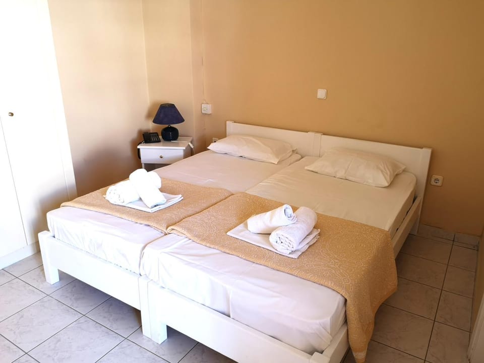 Sea and Sun Erato Studios Apartment in Euboea