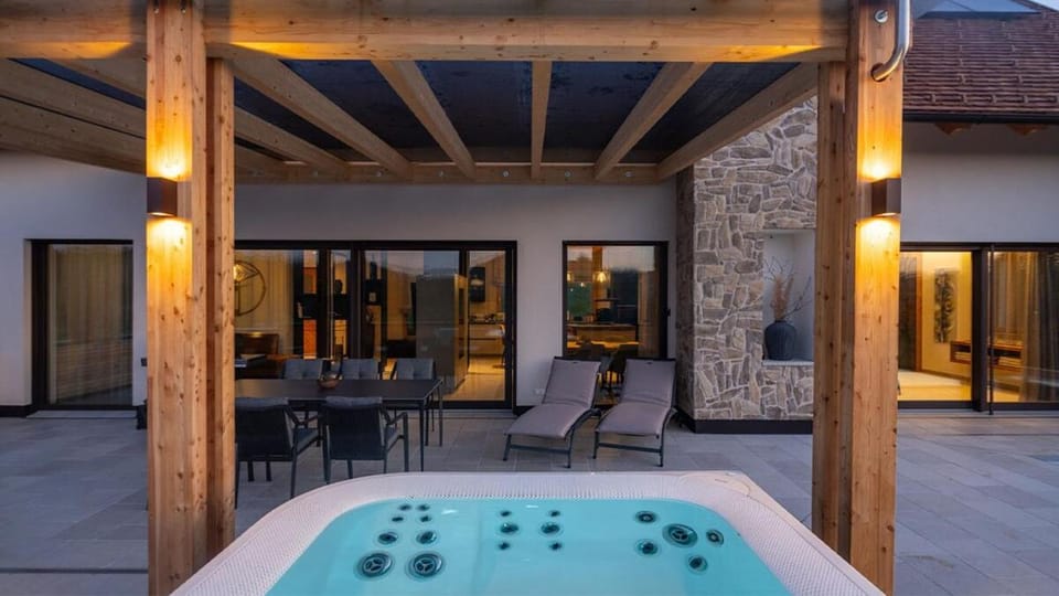 Patio, Hot Tub