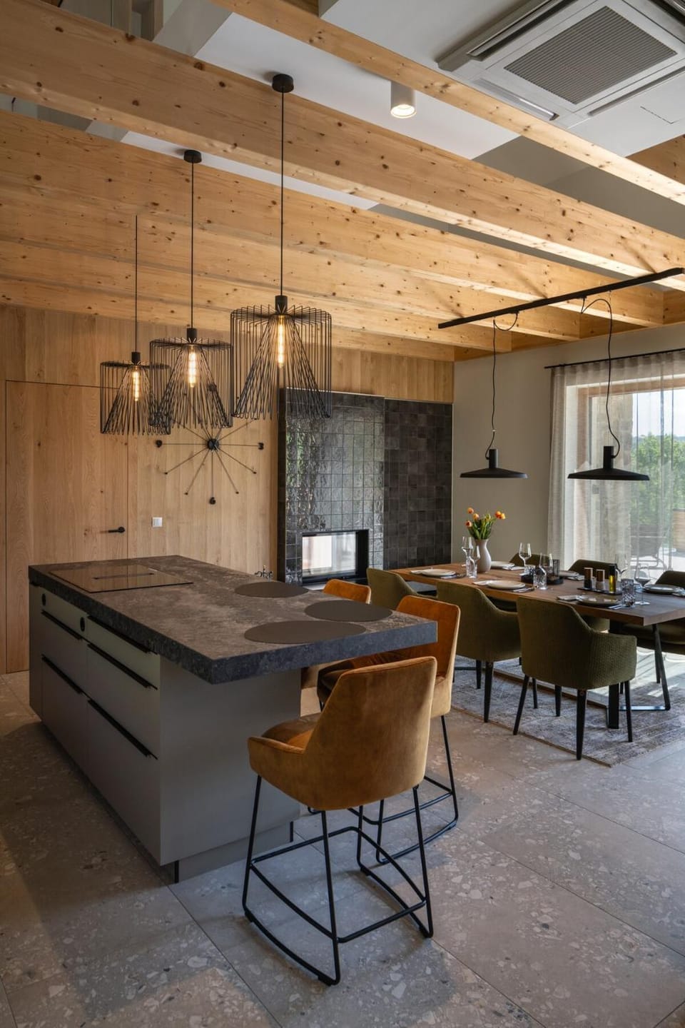Kitchen or kitchenette, Dining area