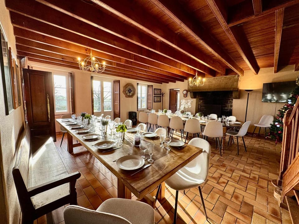Restaurant/places to eat, Living room, Banquet/Function facilities, Seating area