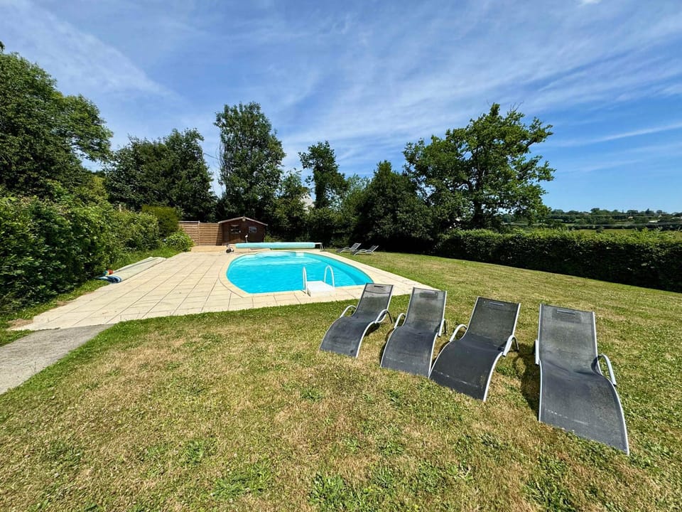 Spring, Day, Natural landscape, Garden, Garden view, Pool view, Swimming pool, sunbed