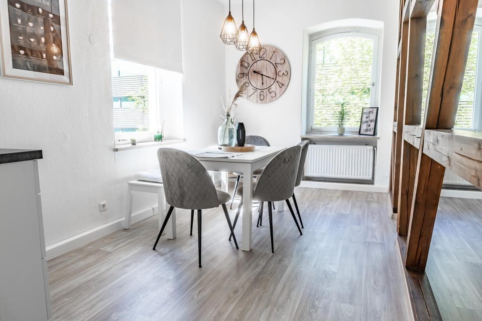 Kitchen or kitchenette, Seating area, Dining area
