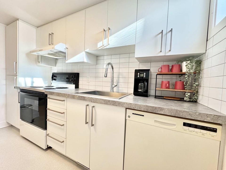 4 Large Rooms City Centre Apartment in Quebec City