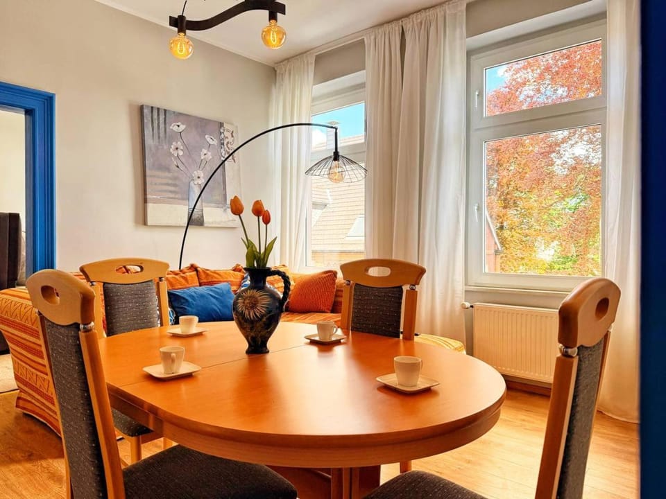 View (from property/room), View (from property/room), Living room, Seating area, Dining area