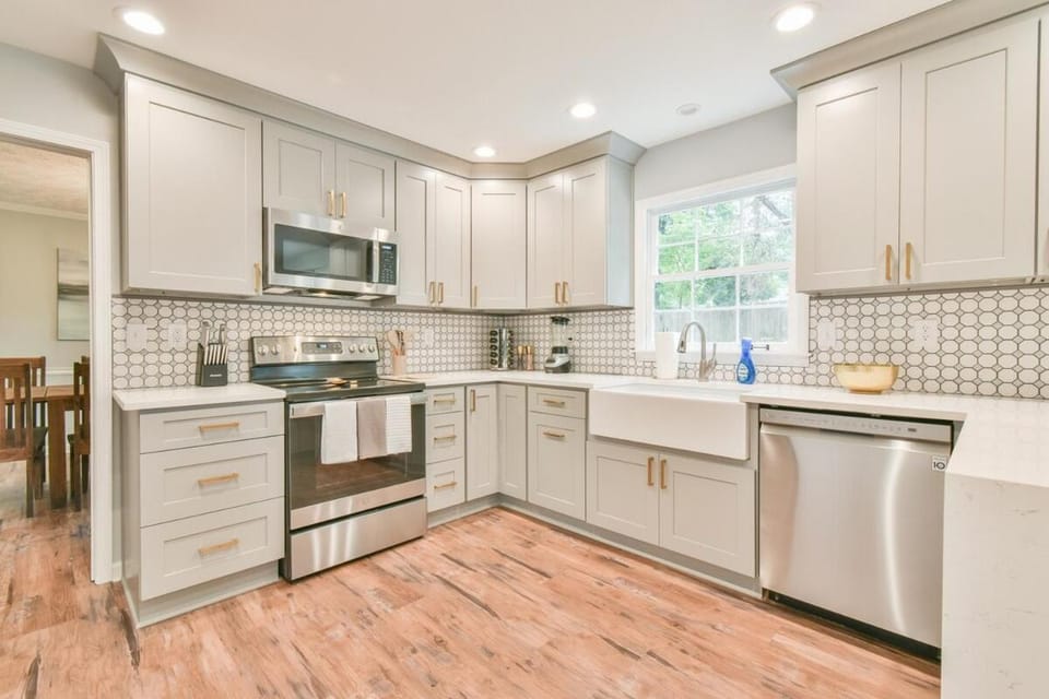 Kitchen or kitchenette, dishwasher, oven, stove