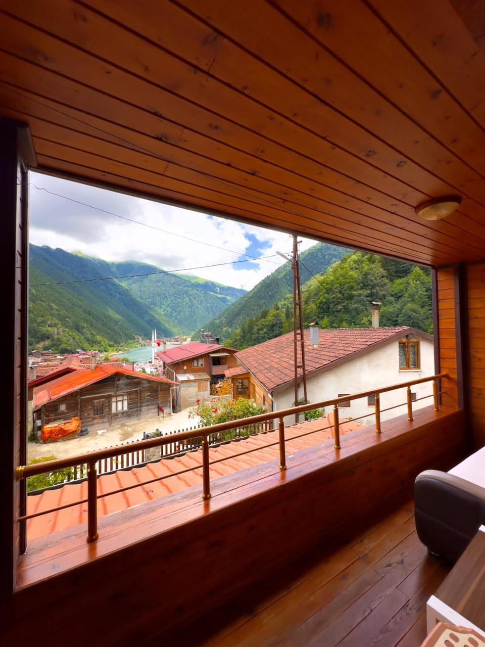 View (from property/room), Balcony/Terrace, Lake view, Mountain view