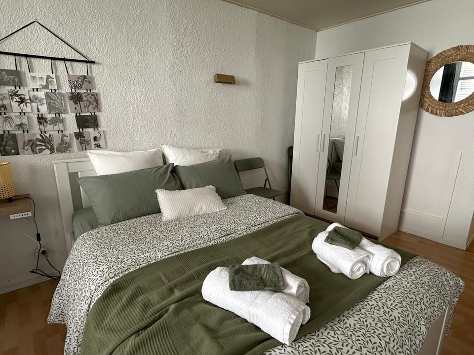 Bed, Photo of the whole room, Bedroom, towels, wardrobe