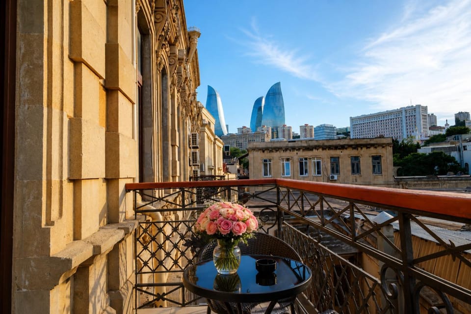 View (from property/room), Balcony/Terrace, City view
