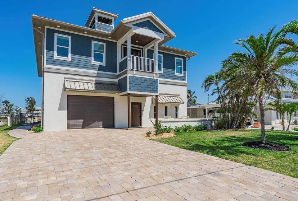 Family Beach House by Sun Palace Vacations House in Estero Island