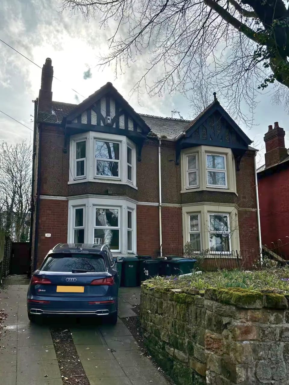 Property building, Day, Location, Parking