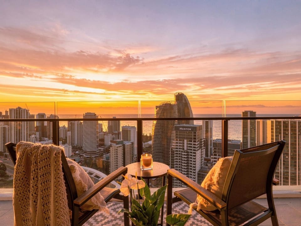 Day, Natural landscape, View (from property/room), Balcony/Terrace, Seating area, City view, Sunrise, Sunset
