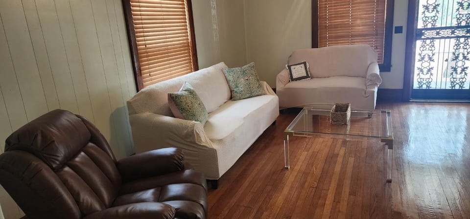 Small-town bungalow downtown Villa in Kentucky