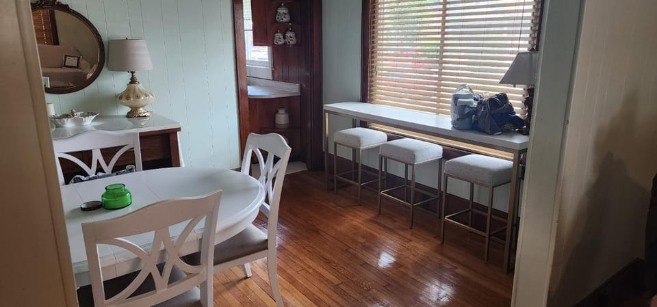 Small-town bungalow downtown Villa in Kentucky
