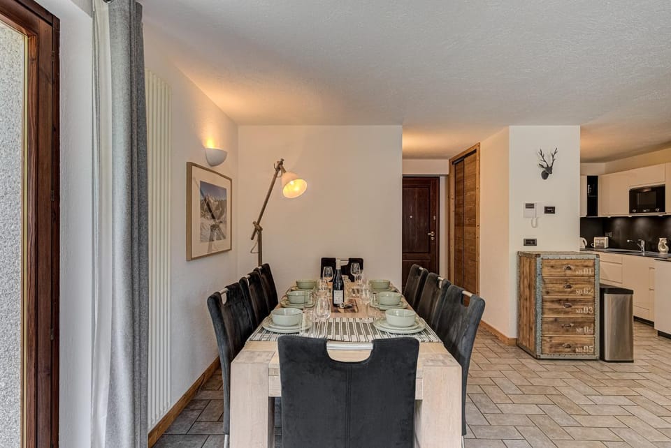 Kitchen or kitchenette, Living room, Seating area, Dining area, minibar, stove