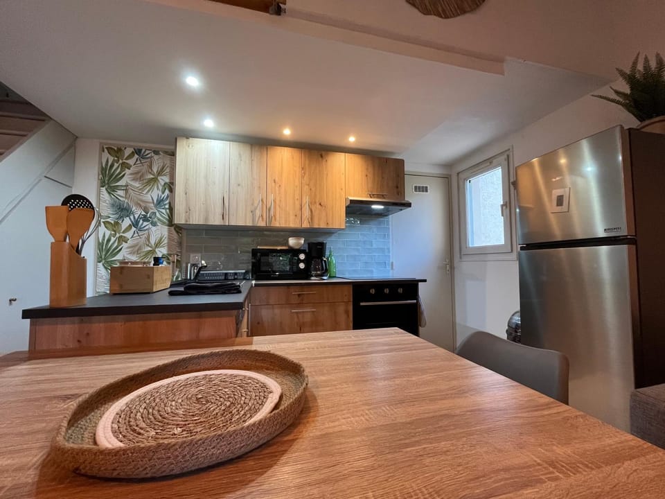 Kitchen or kitchenette, stove