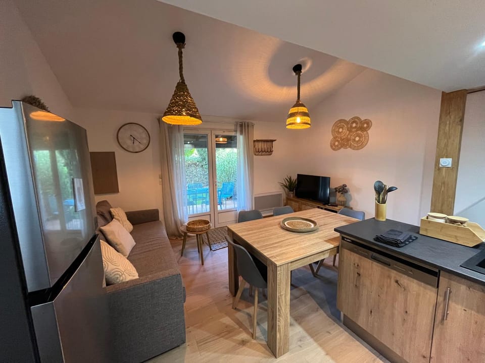 Living room, Dining area