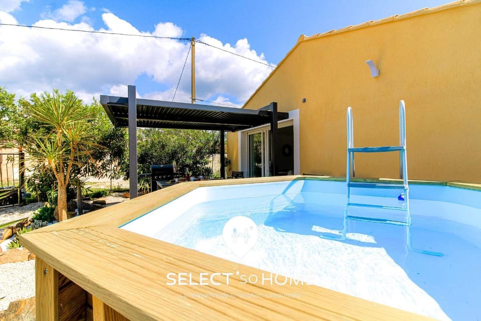 Day, Natural landscape, Pool view, Swimming pool