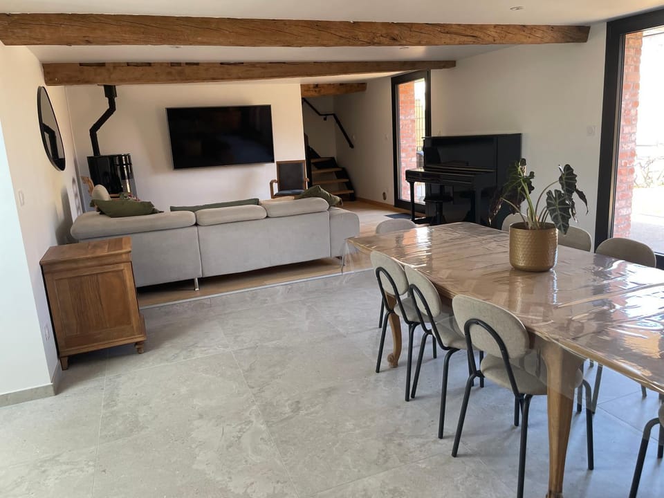 Communal lounge/ TV room