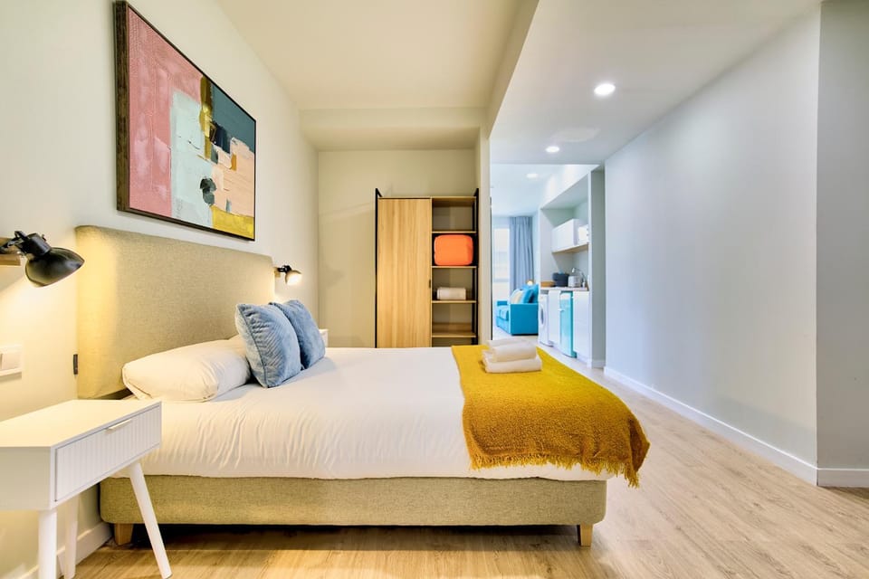 Bed, Photo of the whole room, wardrobe