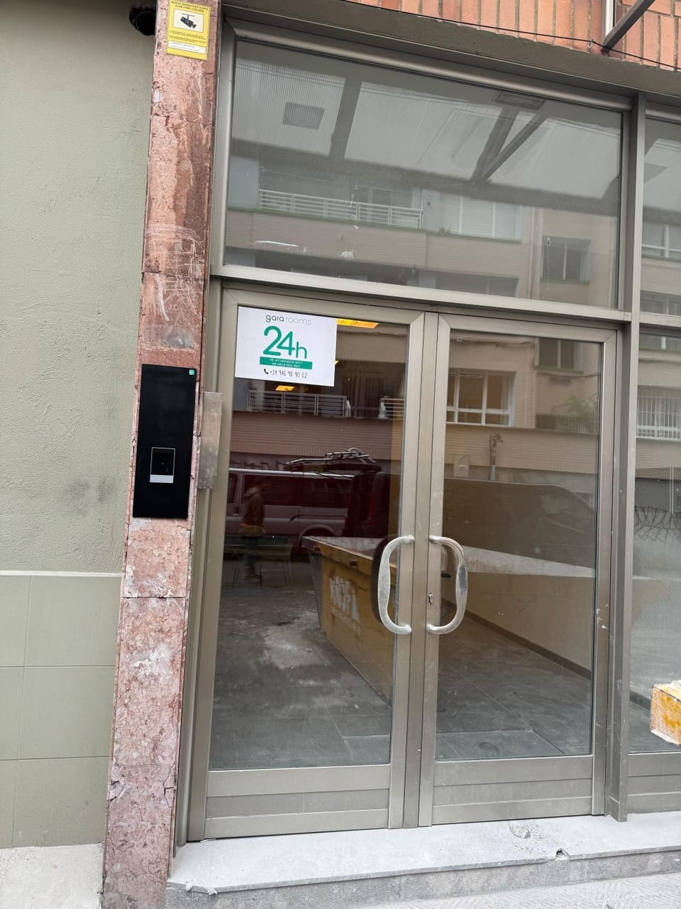 Facade/entrance