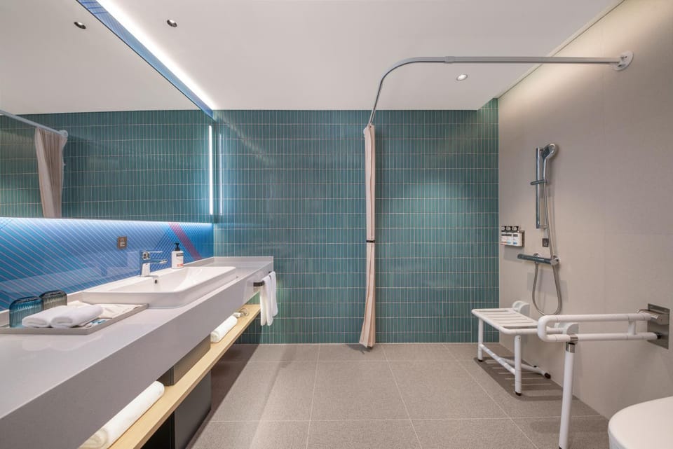 Shower, Toilet