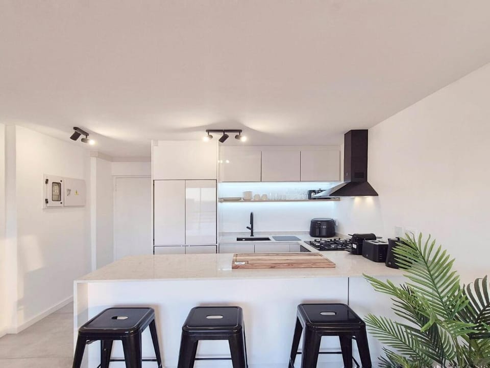 Luxurious Ocean View Beachfront Apartment Apartment in Cape Town