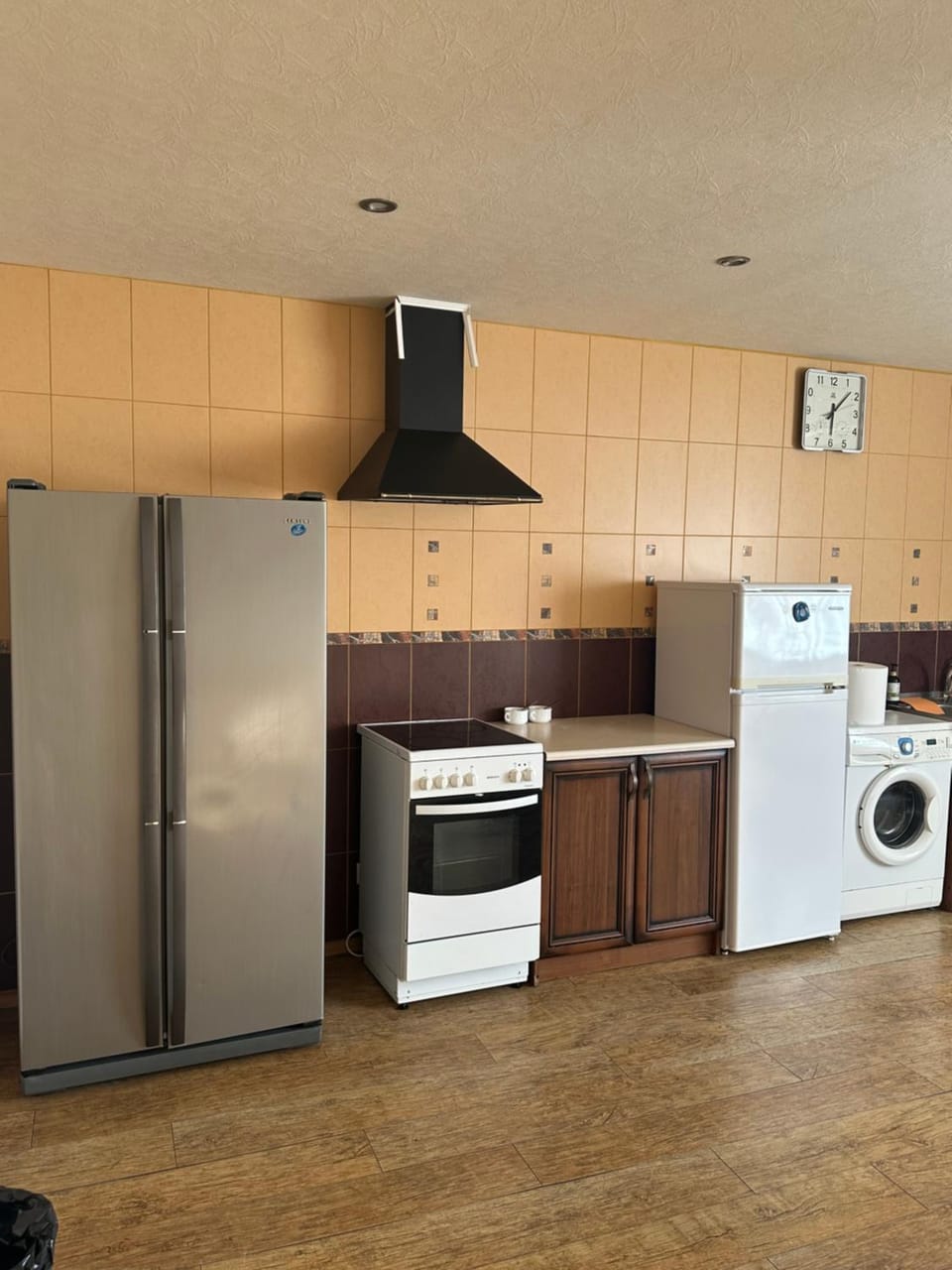 Kitchen or kitchenette, Communal kitchen, oven, washing machine, kitchen