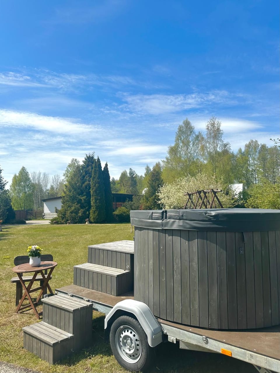 Garden, Hot Tub
