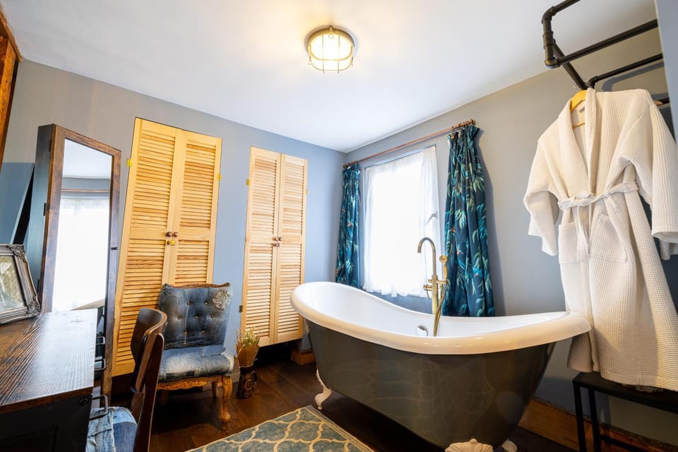 Adorable quirky country cottage House in Wealden District