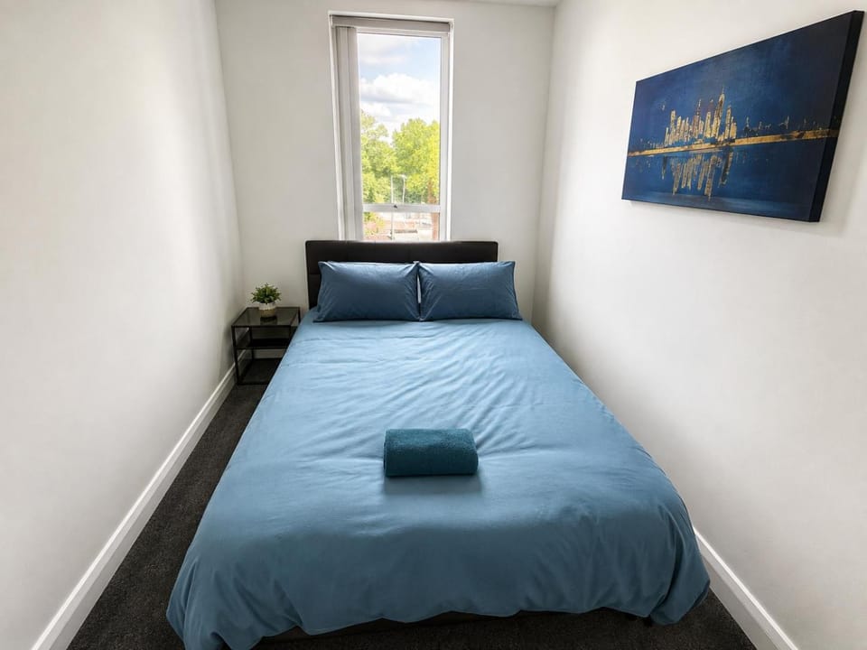Bed, Bedroom, heating, towels