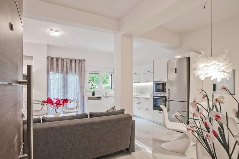 Kitchen or kitchenette, Living room, Seating area