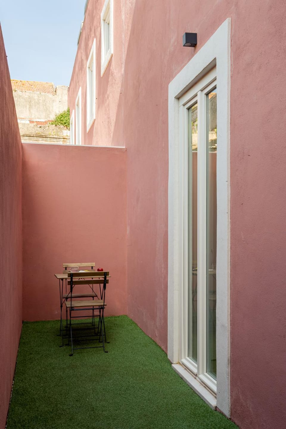 The Lisbon Hideaway, 2 Bed Urban Terrace Stay Apartment in Lisbon