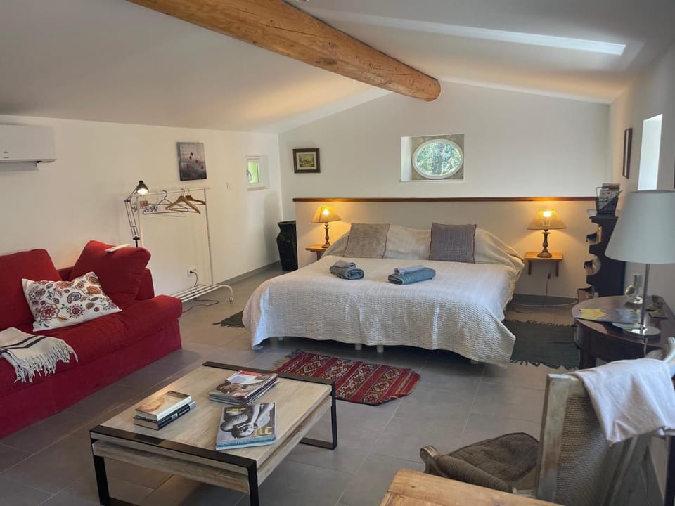Le cabanon de la bergerie Bed and Breakfast in Grignan