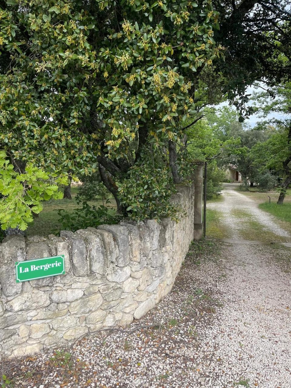 Le cabanon de la bergerie Bed and Breakfast in Grignan