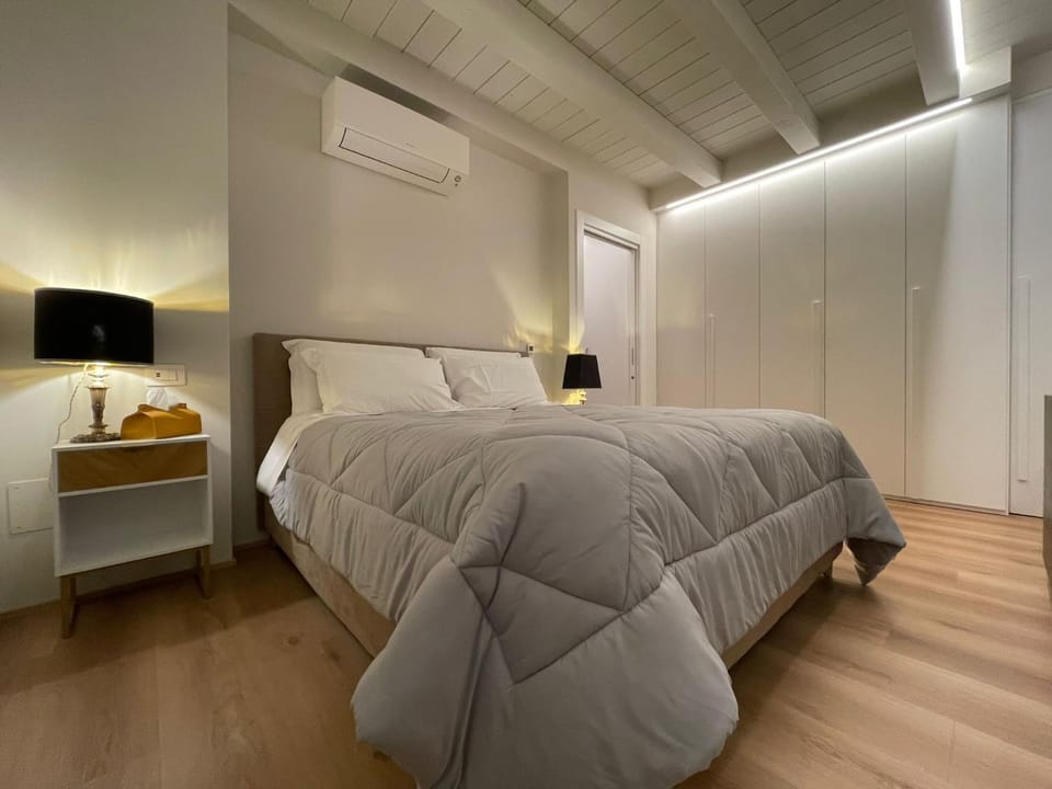 Bed, Bedroom, air conditioner