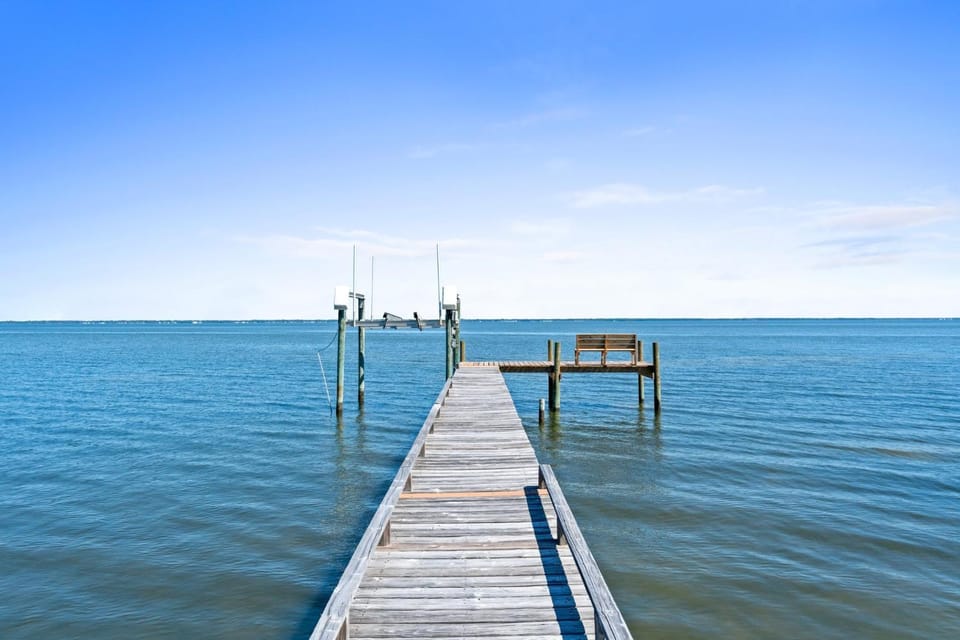 Banana Bay-East End of SGI Bayfront, Pool, Dock House in Saint George Island