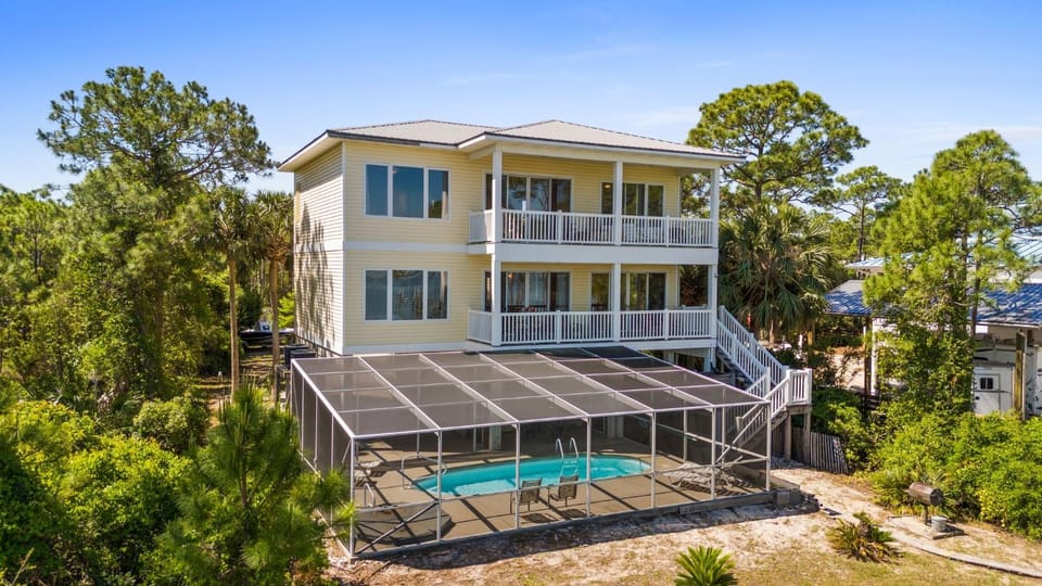 Banana Bay-East End of SGI Bayfront, Pool, Dock House in Saint George Island