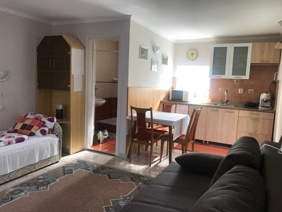 Kitchen or kitchenette, Living room, Dining area