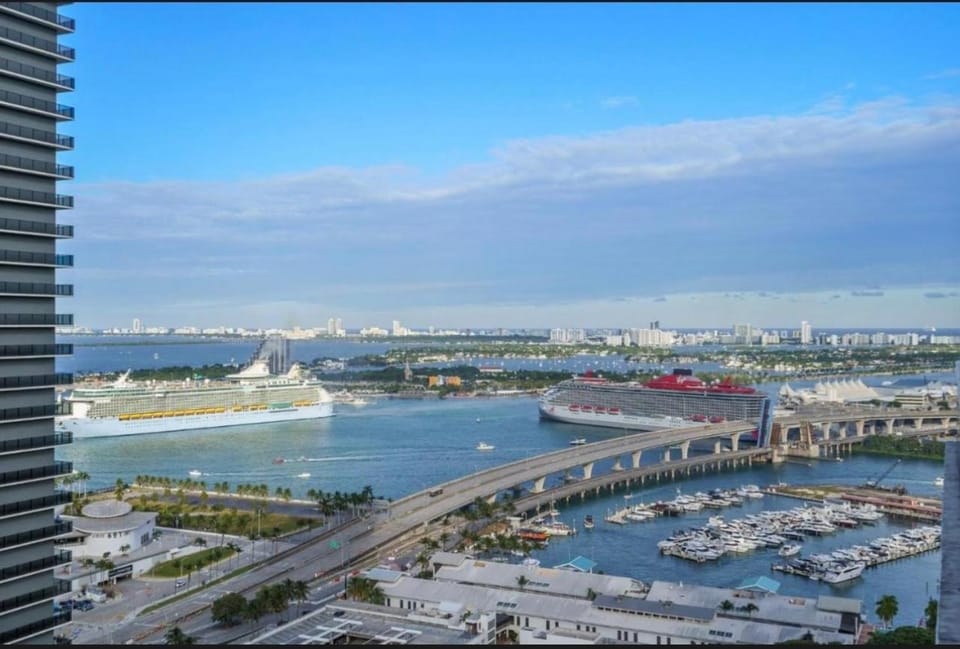Nearby landmark, Day, Natural landscape, Activities, Bird's eye view, City view, Sea view