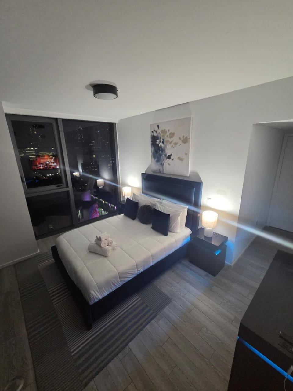 Bed, Photo of the whole room, Bedroom, towels