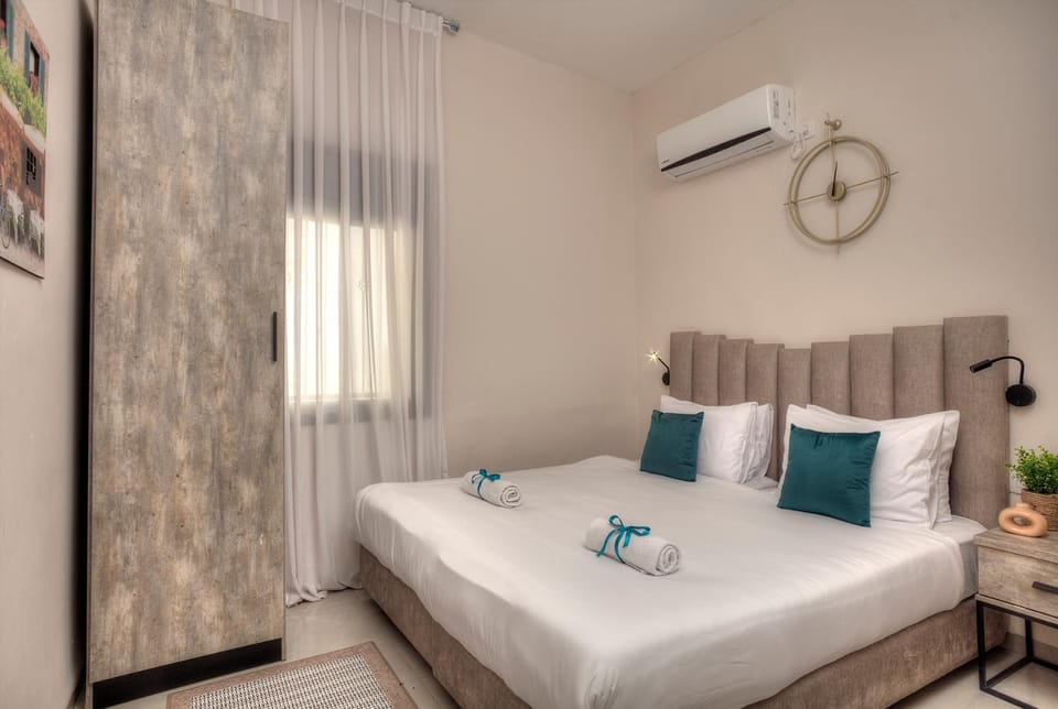 Bed, Photo of the whole room, Bedroom, towels, air conditioner