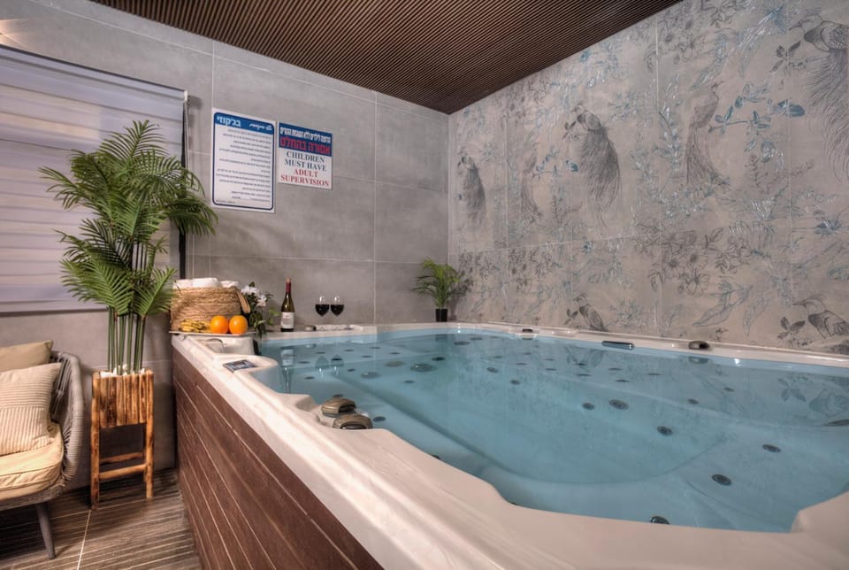 Hot Tub, Hot Tub