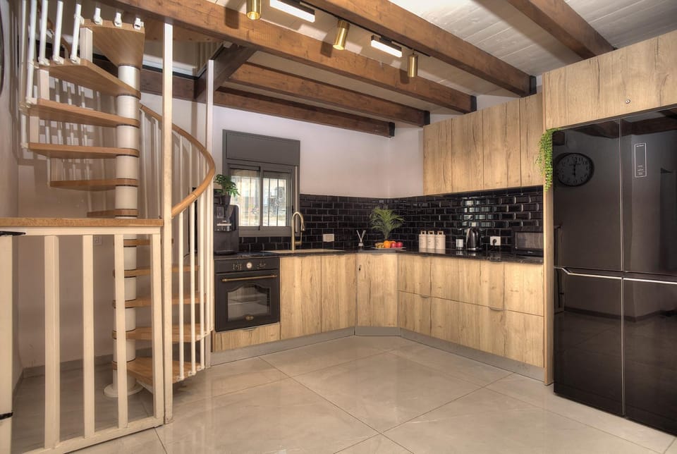 Kitchen or kitchenette, oven