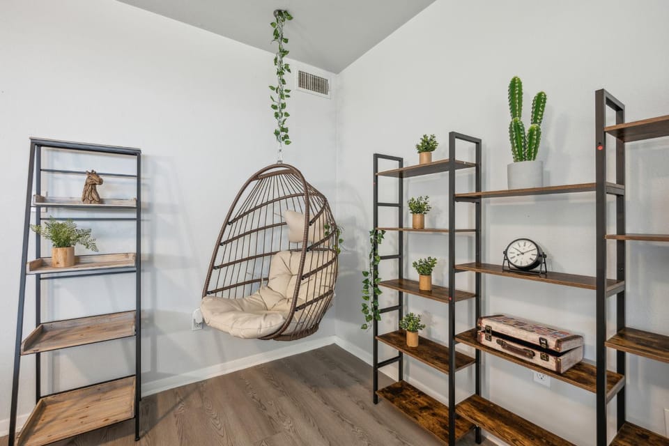 The Sutton 196 I Spacious 1 Bed 1 Bath Apartment in Dallas