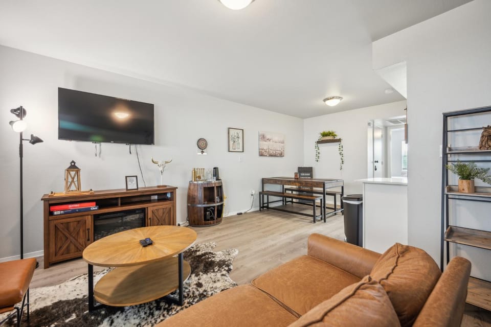 The Sutton 196 I Spacious 1 Bed 1 Bath Apartment in Dallas