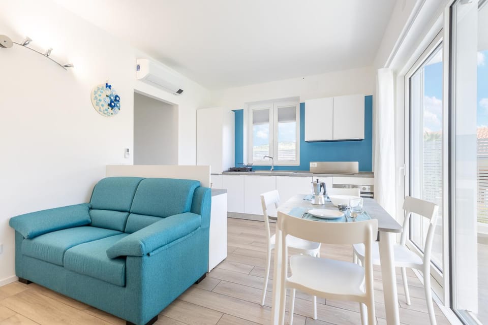 Kitchen or kitchenette, Living room, Dining area, air conditioner