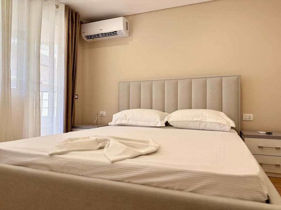 Bed, Bedroom, air conditioner