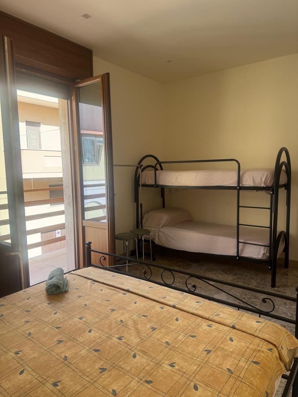 Bedroom, bunk bed