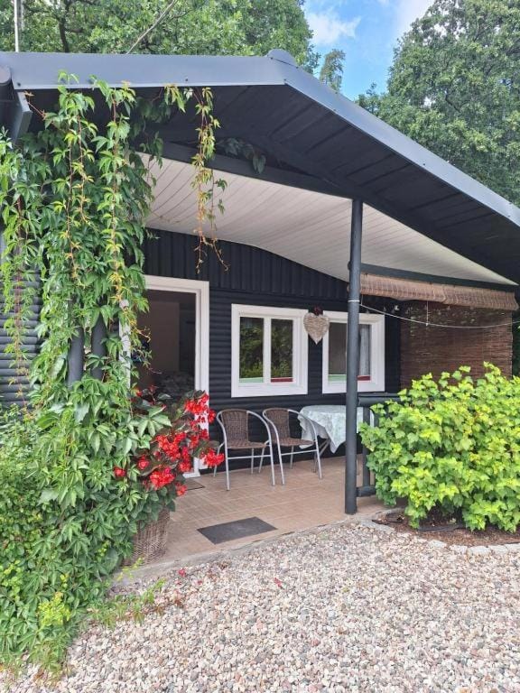 To Tu Nature lodge in Poland