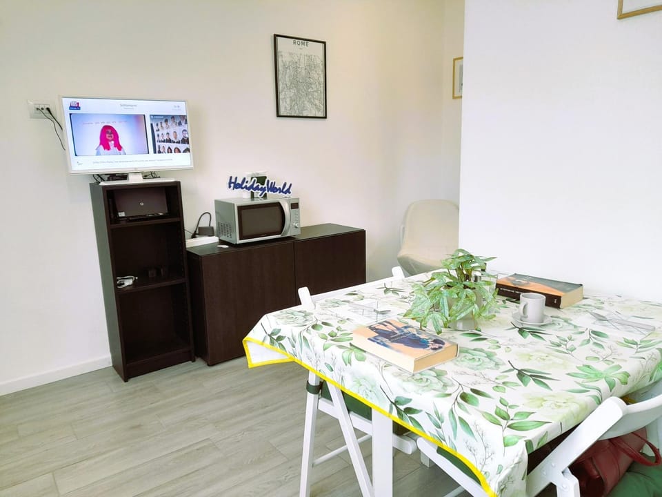 TV and multimedia, Dining area, microwave